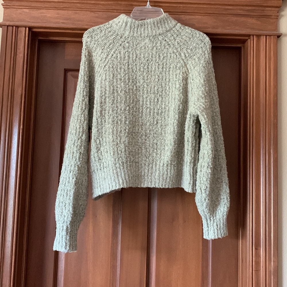 Tan/gray cropped sweater. Size small. Universal Threads - Picture 4 of 5